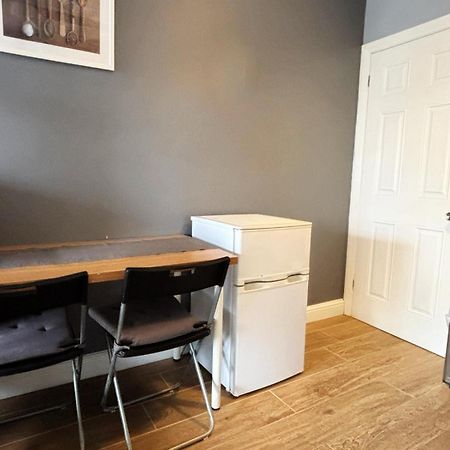 Shirley Apartments, Cozy Studio, Self Check In, 10 Min Drive To City Centre, Walking To Redbridge Train Station Southampton Kültér fotó