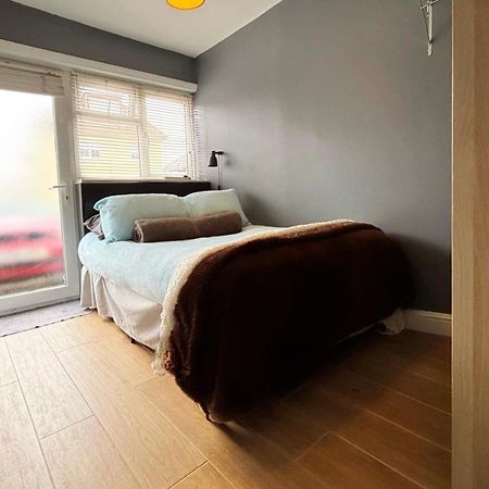 Shirley Apartments, Cozy Studio, Self Check In, 10 Min Drive To City Centre, Walking To Redbridge Train Station Southampton Kültér fotó
