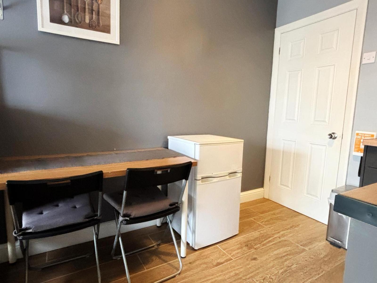 Shirley Apartments, Cozy Studio, Self Check In, 10 Min Drive To City Centre, Walking To Redbridge Train Station Southampton Kültér fotó