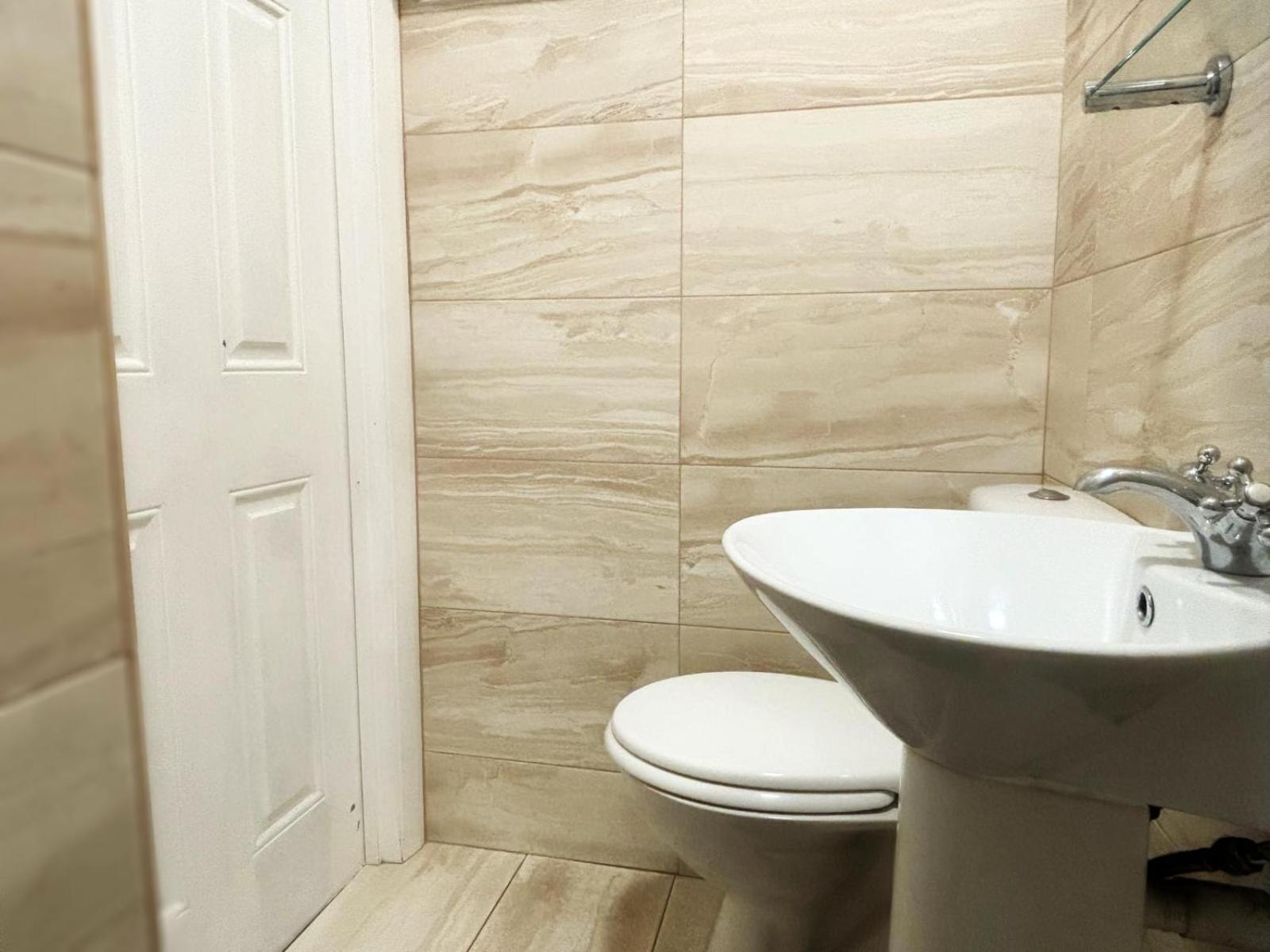Shirley Apartments, Cozy Studio, Self Check In, 10 Min Drive To City Centre, Walking To Redbridge Train Station Southampton Kültér fotó