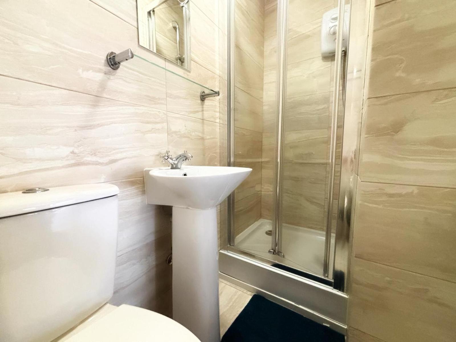 Shirley Apartments, Cozy Studio, Self Check In, 10 Min Drive To City Centre, Walking To Redbridge Train Station Southampton Kültér fotó