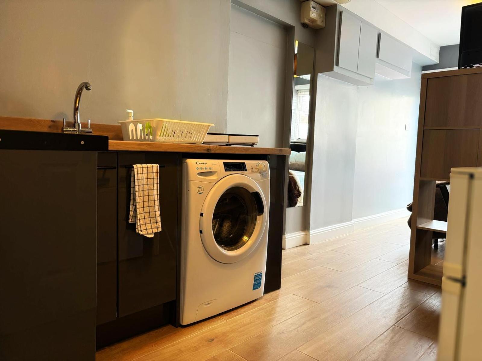 Shirley Apartments, Cozy Studio, Self Check In, 10 Min Drive To City Centre, Walking To Redbridge Train Station Southampton Kültér fotó