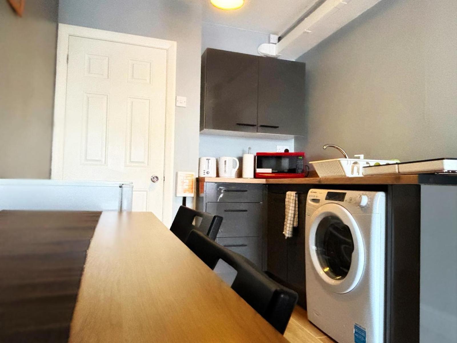 Shirley Apartments, Cozy Studio, Self Check In, 10 Min Drive To City Centre, Walking To Redbridge Train Station Southampton Kültér fotó